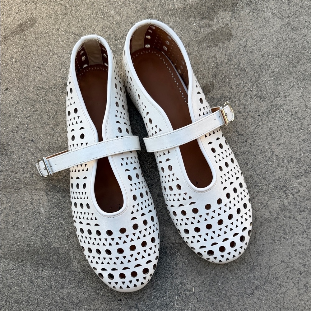 American Vintage White Cutout Flats